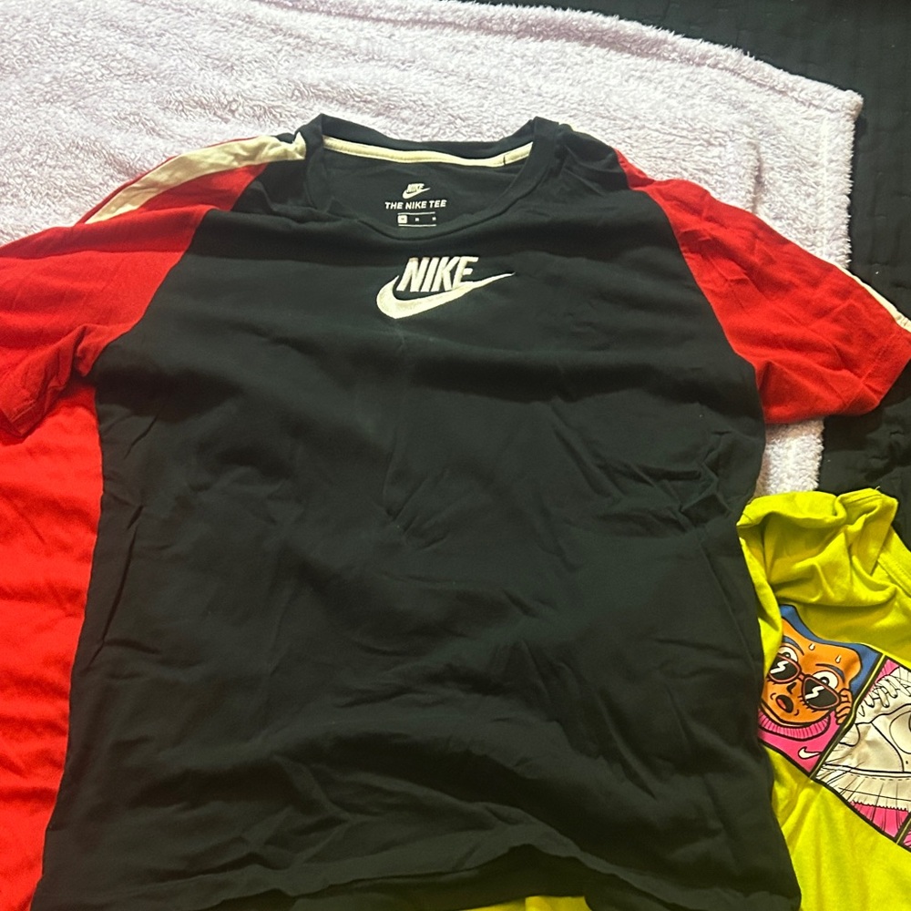 Men’s NIKE Dark Blue shirt w/Red sleeves & white piping, large NIKE Logo Tee